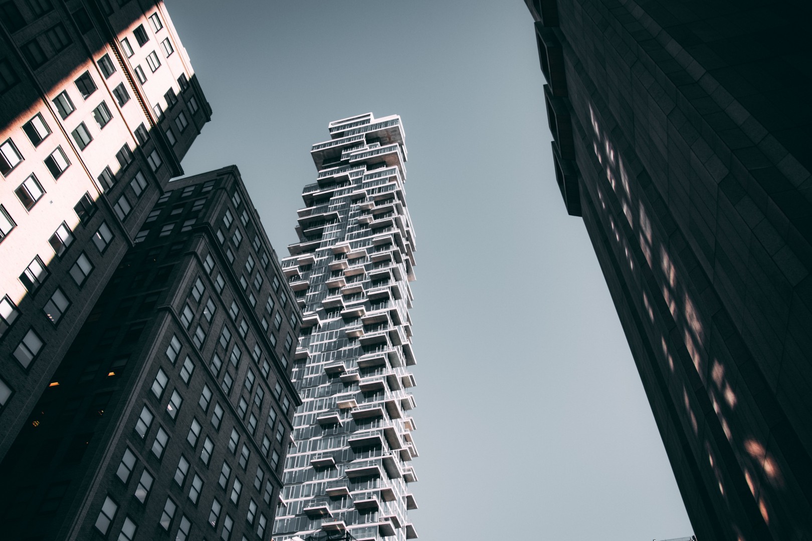Architektura wieżowców mieszkaniowych - jak wysokie budynki zmieniają panoramę miasta?